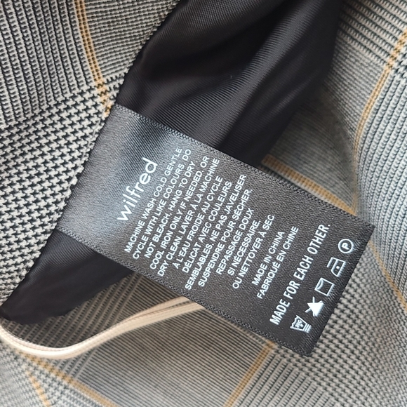 NWOT aritzia wilfred new classic mini skirt blk/cairo gold/freya 8 - Picture 6 of 7